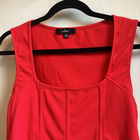 Lulu's 💚 Red Fitted Ribbed Tank Top - Picture 2 of 5